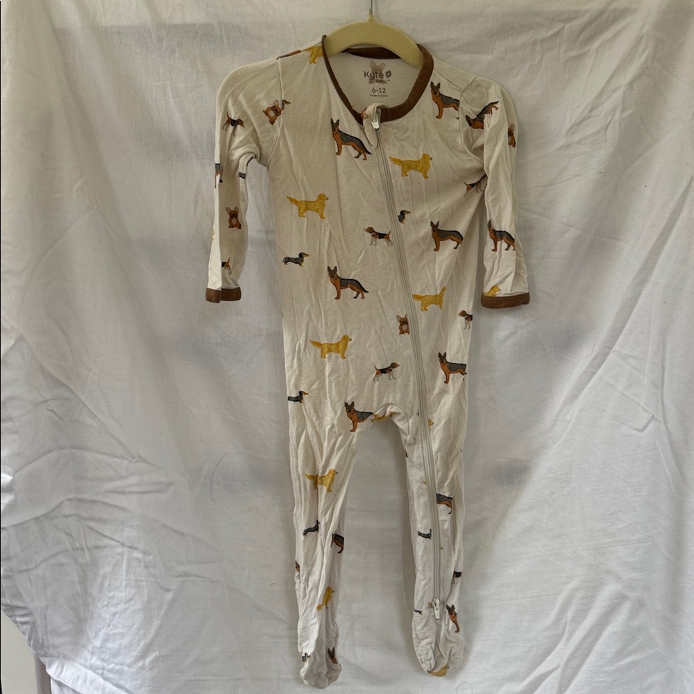 KyteBaby Zipper onesie in Dog print